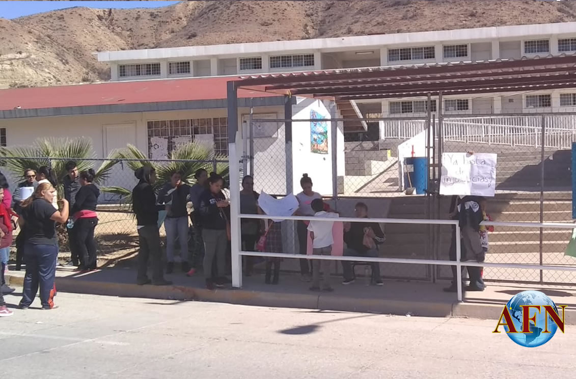 Bloquean vecinos vialidades, exigen soluciones