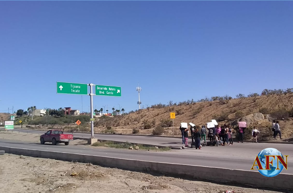 Bloquean vecinos vialidades, exigen soluciones