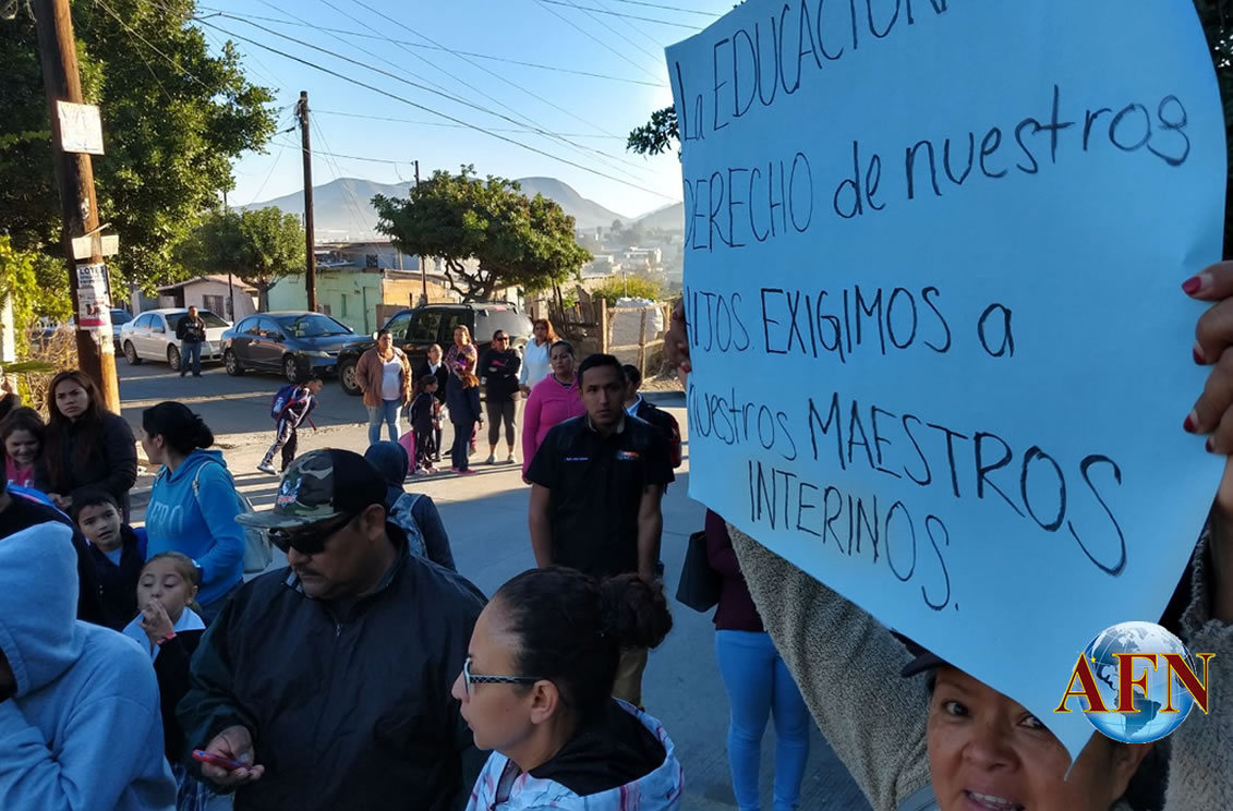 Bloquean vecinos vialidades, exigen soluciones