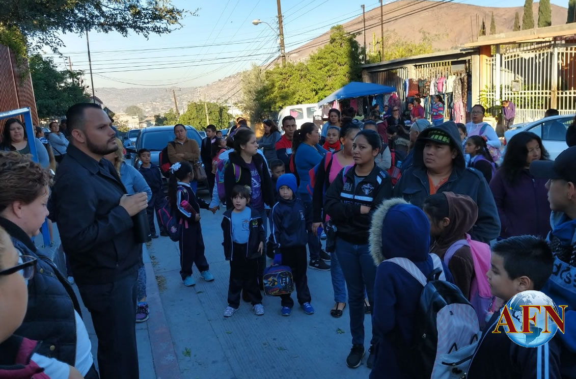 Bloquean vecinos vialidades, exigen soluciones