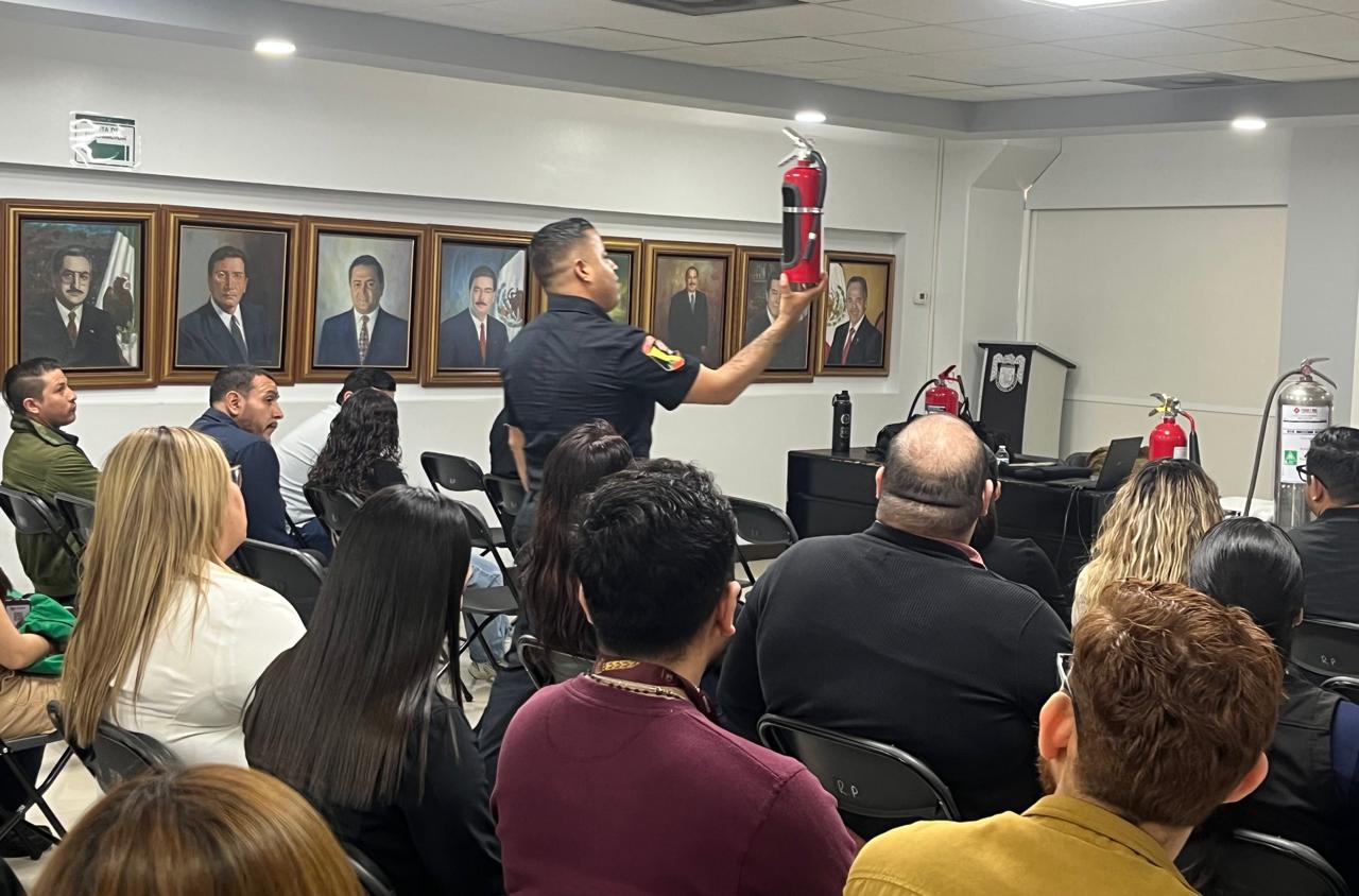 Capacitan a servidores públicos en habilidades y competencias 