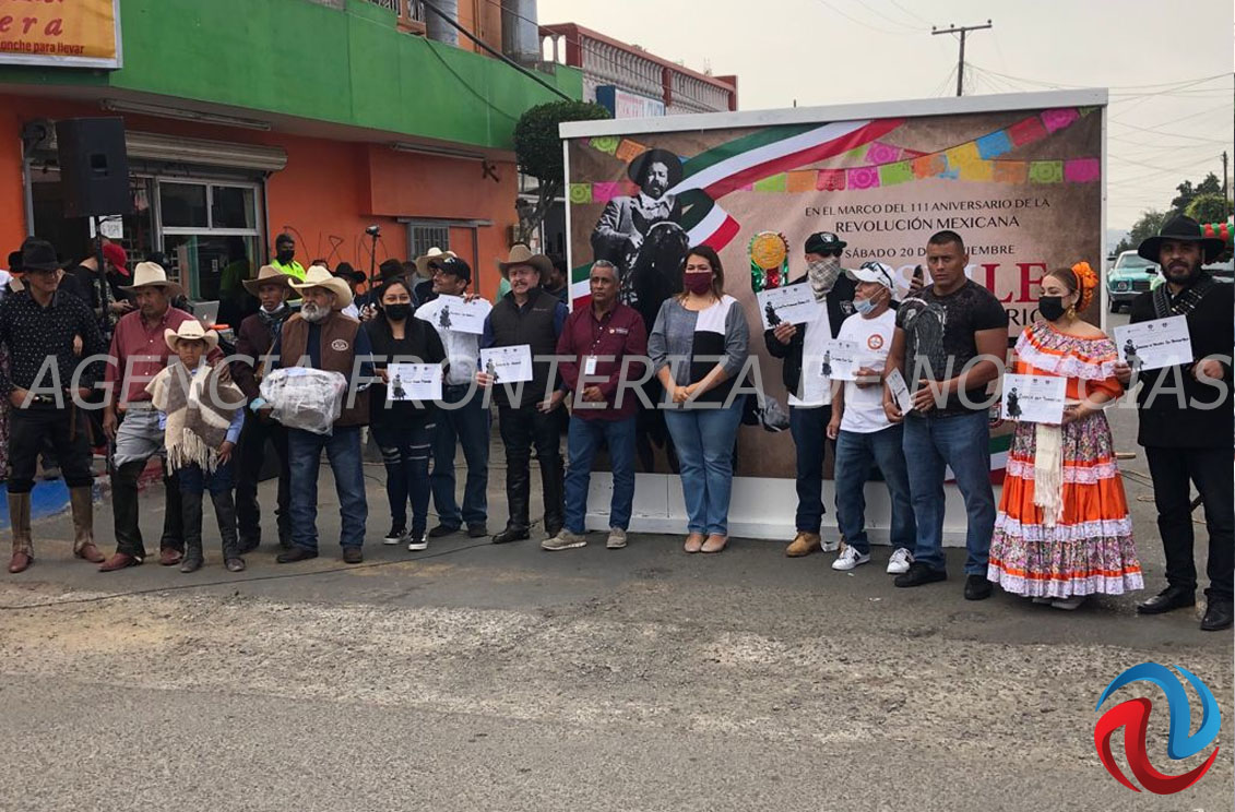 Celebran vecinos desfile y fiesta revolucionaria en la Francisco Villa