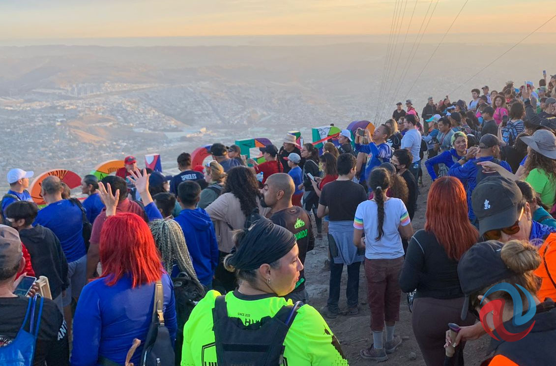 Inauguraron letras de Cerro Colorado a petición de senderistas