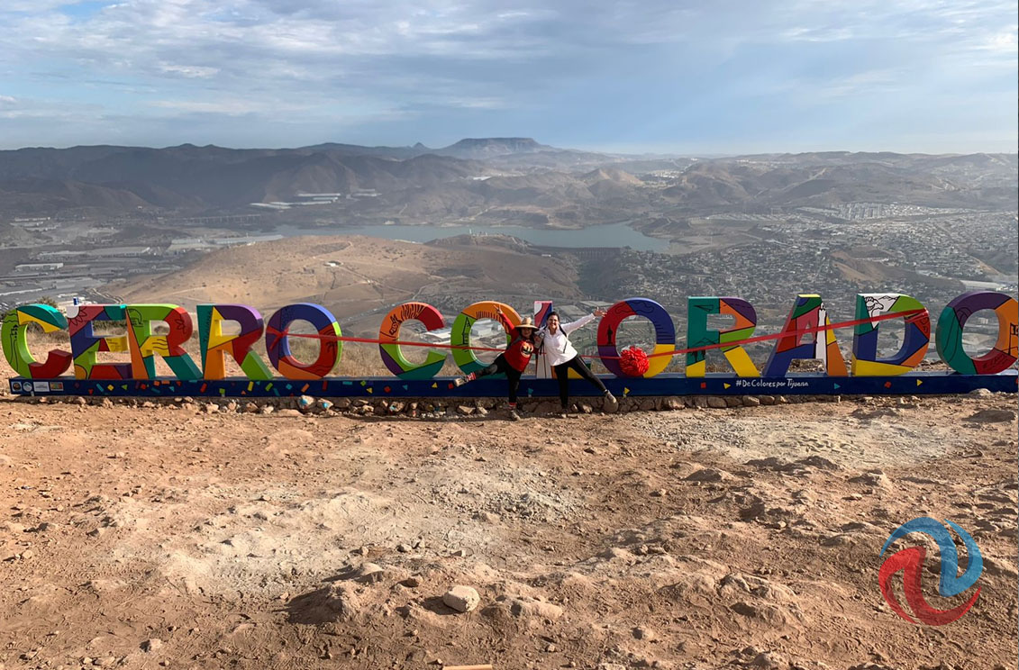 Inauguraron letras de Cerro Colorado a petición de senderistas