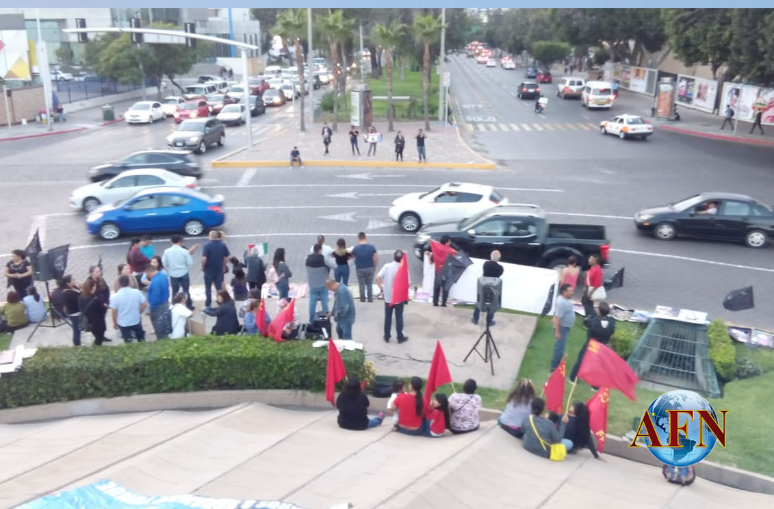 Realizan marcha por los 43 de Ayotzinapa
