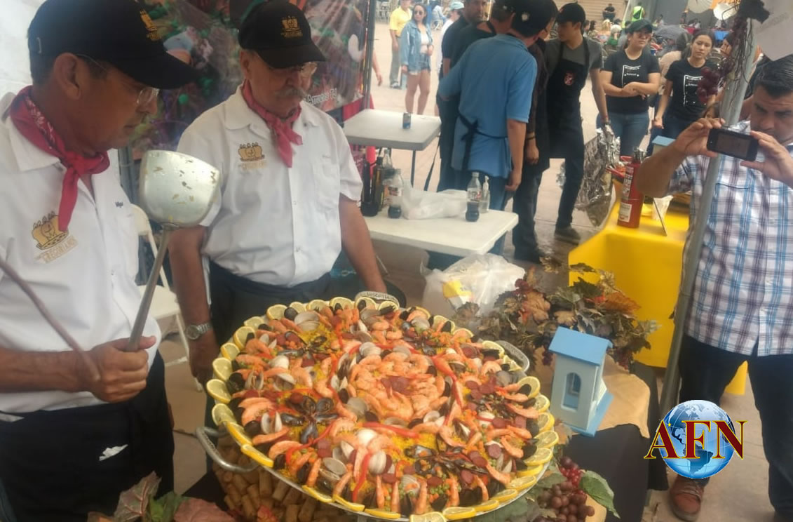 Disfrutan de Expo paella, vino y cerveza artesanal