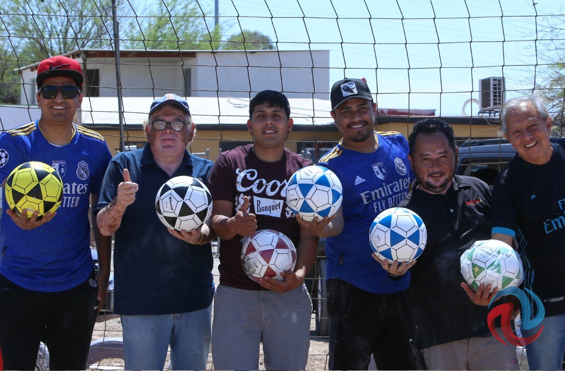Entregó El Terrible Morales artículos para Campo de Futbol en Mexicali
