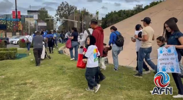 Marchan en Tijuana por el Día Mundial de Concienciación sobre el Autismo