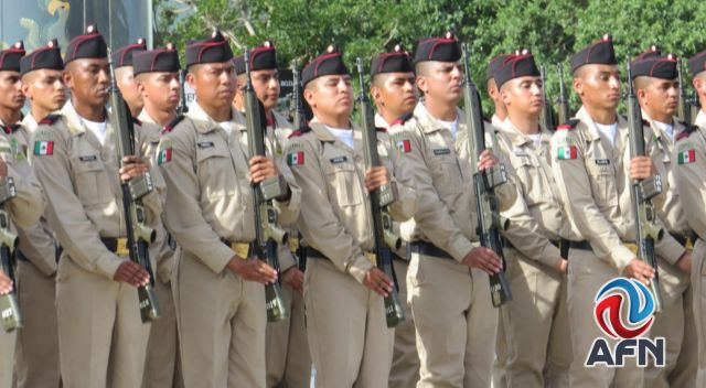Participan 104 jóvenes de adiestramiento en ceremonia de Protesta de Bandera