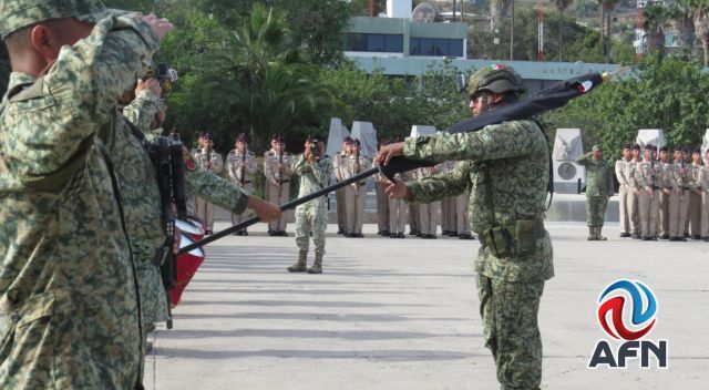 Participan 104 jóvenes de adiestramiento en ceremonia de Protesta de Bandera