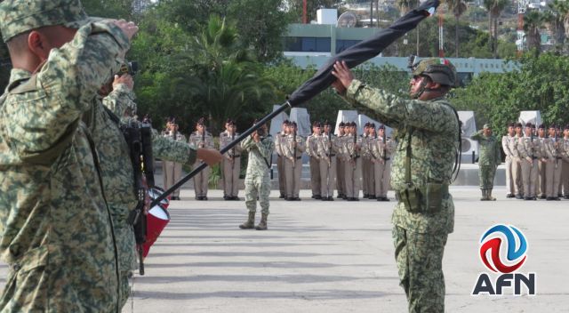 Participan 104 jóvenes de adiestramiento en ceremonia de Protesta de Bandera