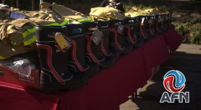 Reciben equipamiento contra incendios los bomberos de Tecate