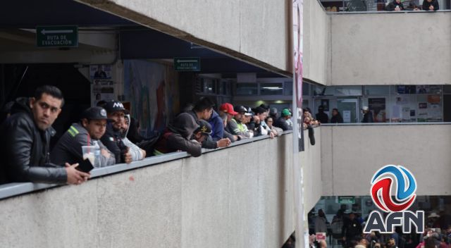 Realizan protesta burócratas por falta de respuesta a peticiones