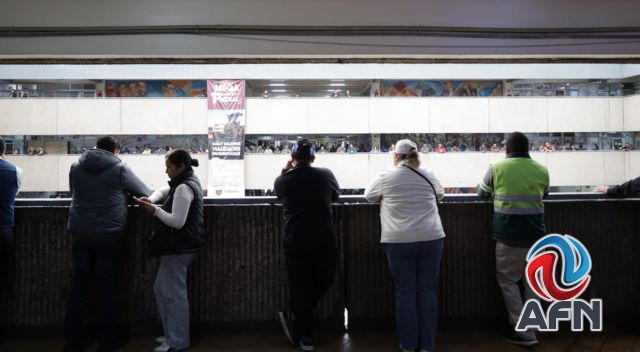 Realizan protesta burócratas por falta de respuesta a peticiones