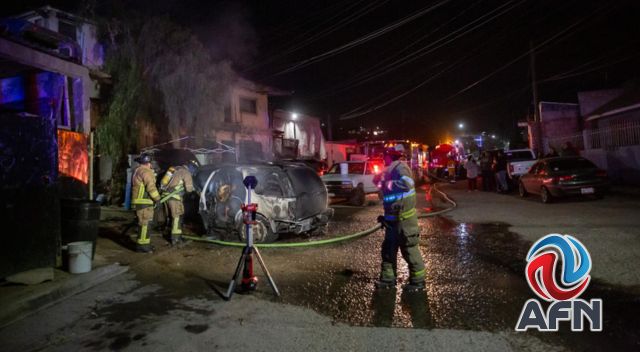 Arde una camioneta por supuesta falla mecánica en Ciudad Jardín