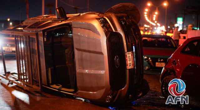 Perdió el conocimiento al conducir y provocó carambola de tres vehículos