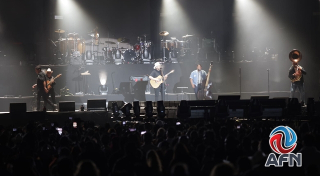 Baja asistencia en concierto de Carin León en La Monumental