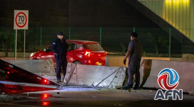 Chocan dos vehículos frente al Aeropuerto Internacional de Tijuana