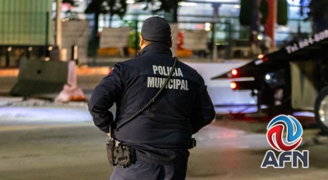 Chocan dos vehículos frente al Aeropuerto Internacional de Tijuana