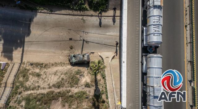 Conductor resultó lesionado al chocar bajo un puente de la Escénica