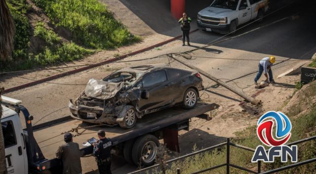 Conductor resultó lesionado al chocar bajo un puente de la Escénica