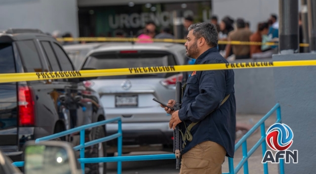Asesinan a un policía municipal y hieren a su hijo a balazos en Hospital del IMSS