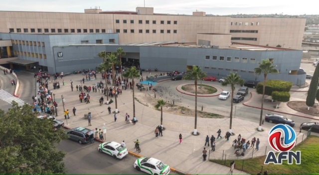 Asesinan a un policía municipal y hieren a su hijo a balazos en Hospital del IMSS