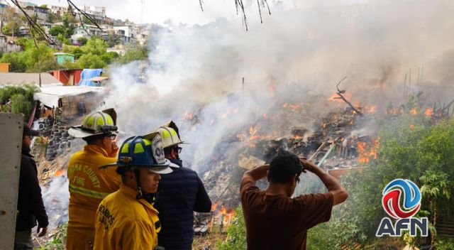 Arden cuatro viviendas en una ladera; quema de basura pudo ser la causa