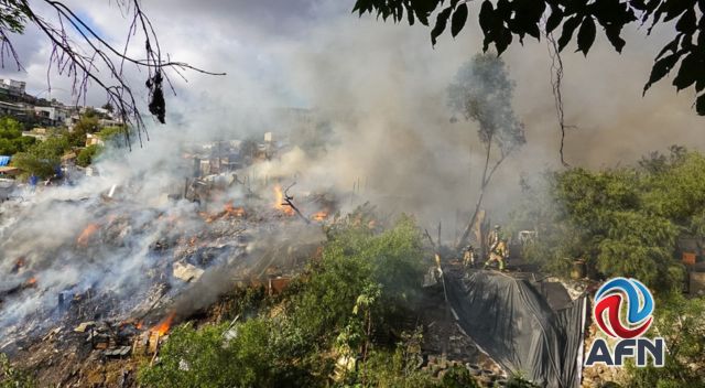 Arden cuatro viviendas en una ladera; quema de basura pudo ser la causa