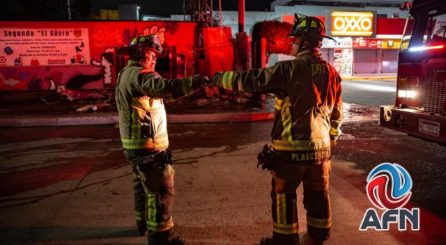 Incendio destruye un comercio del bulevar Fundadores y lanzan bombas molotov a un bar