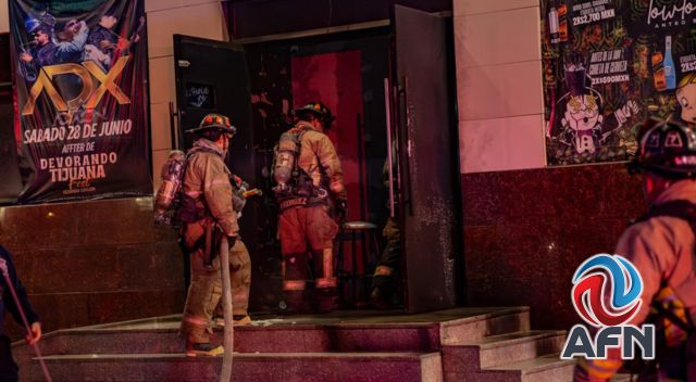 Incendio destruye un comercio del bulevar Fundadores y lanzan bombas molotov a un bar