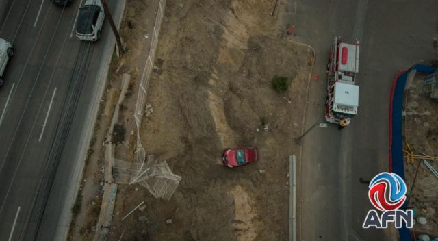 Cayó en ladera con su auto frente a la UABC