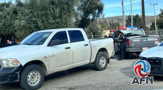 Dejan cuerpo mutilado y narcomensaje en Tecate