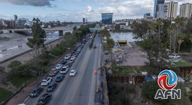 Aparece nuevo socavón en la Vía Rápida Poniente, cerca del Palacio Municipal