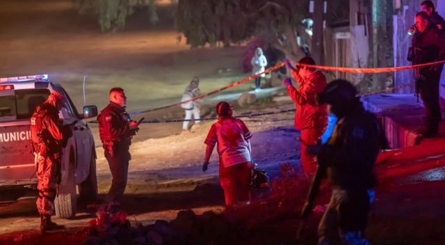 Ejecutan a una mujer a balazos dentro de una vivienda