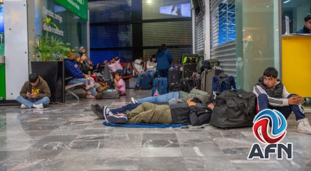 Cancelan vuelos por mal clima; piden a usuarios llamar a aerolíneas