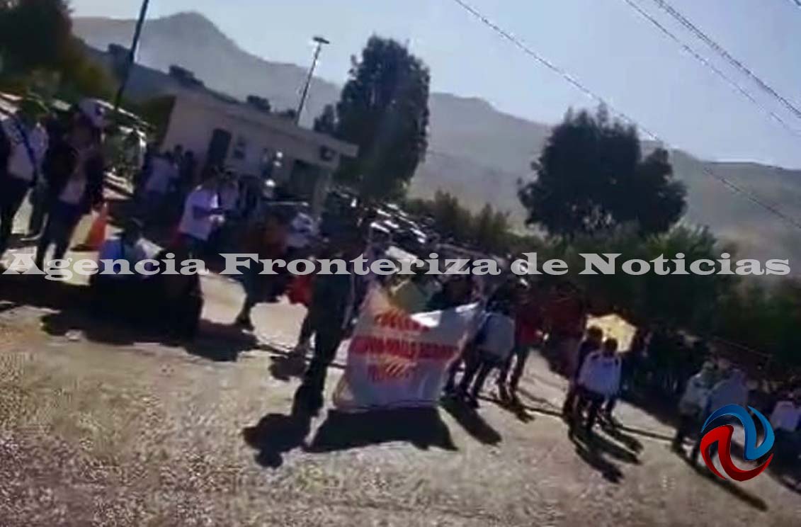 Protestan vecinos en el IMOS, exigen audiencia con Marina