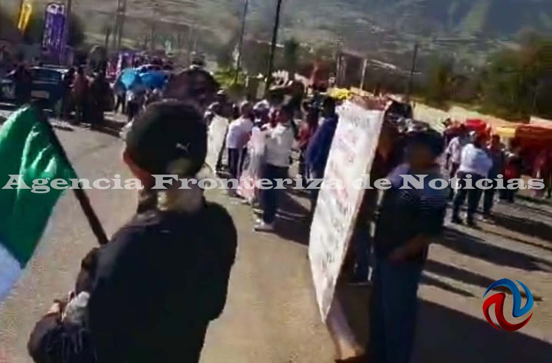 Protestan vecinos en el IMOS, exigen audiencia con Marina