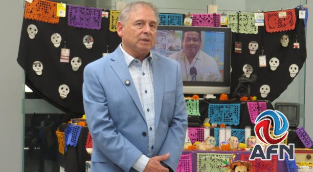 Rinden homenaje a periodistas con altar de muertos en el Ceart