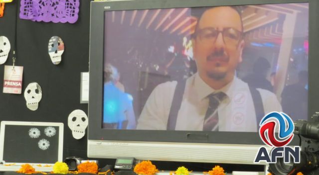 Rinden homenaje a periodistas con altar de muertos en el Ceart