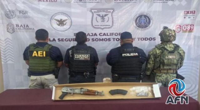 Detienen a dos y decomisan armas y equipo táctico en operativos