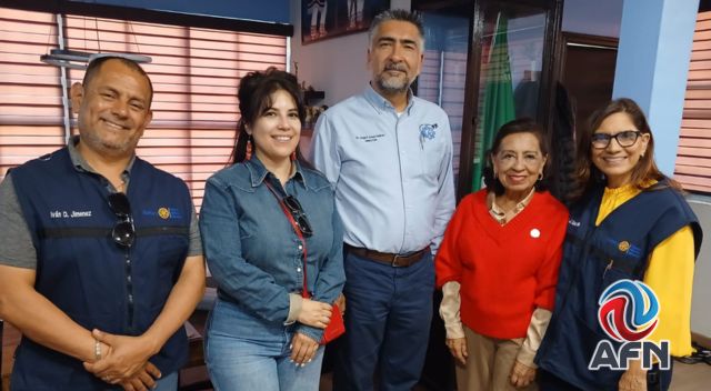 Rotarios donaron atuendos de graduación a estudiantes de secundaria