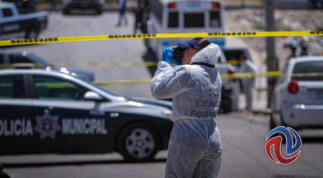 Encuentran tres cadáveres encobijados en un auto estacionado