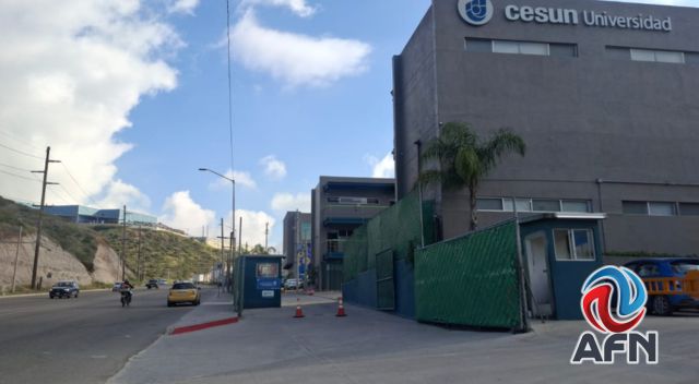 Denuncian condiciones de riesgo para peatones en Calzada Cetys