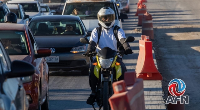 Volcó auto en el Corredor 2000 y generó congestionamiento vial