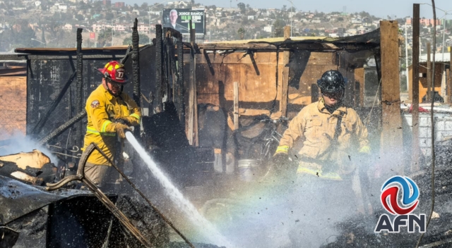 Fuego destruye seis viviendas de madera en la Vía Rápida Poniente