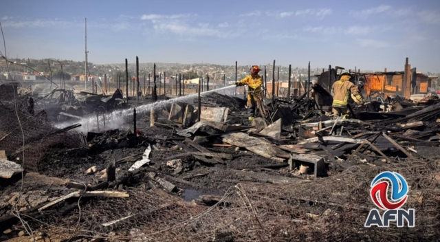 Fuego destruye seis viviendas de madera en la Vía Rápida Poniente