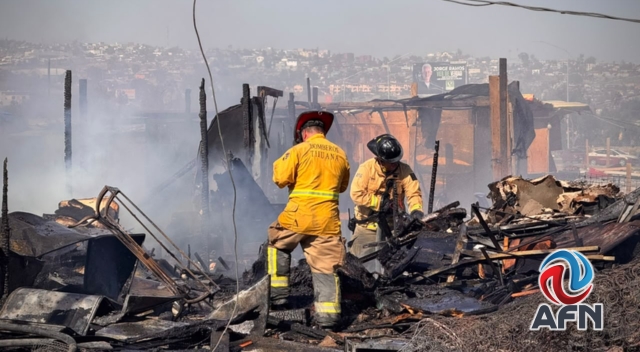 Fuego destruye seis viviendas de madera en la Vía Rápida Poniente