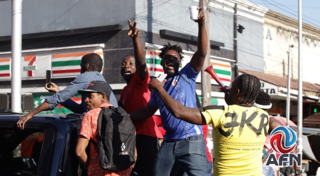 Haitianos realizan caravana en Tijuana previo al partido de su selección en el Mundial