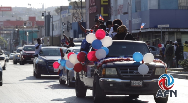 Haitianos realizan caravana en Tijuana previo al partido de su selección en el Mundial